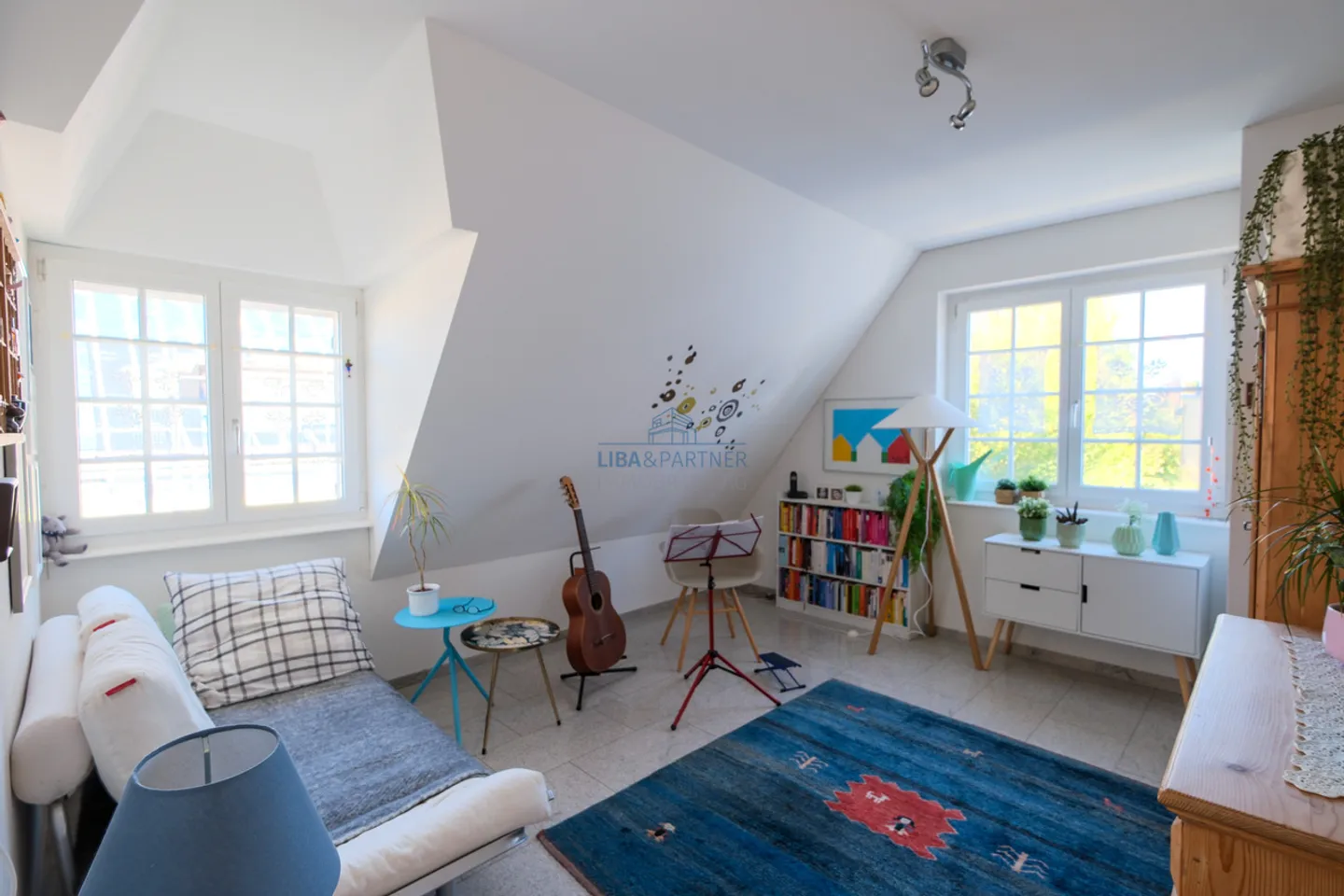 Proprietà spaziosa con fascino rurale e comfort abitativo contemporaneo - Foto 8 di 13