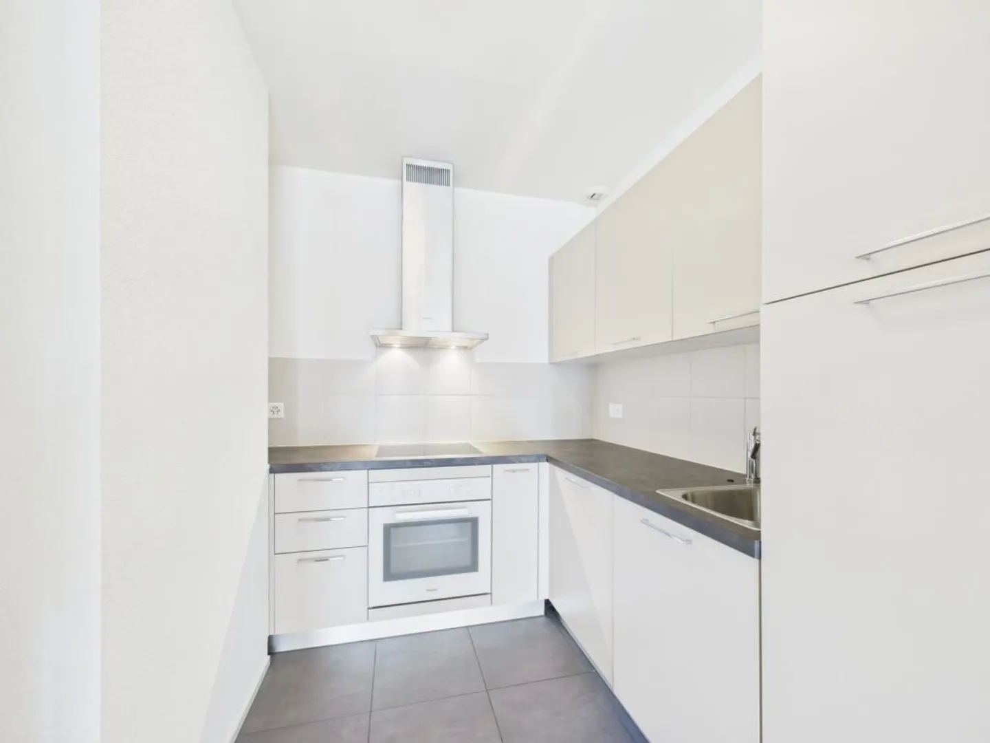 Two and a half room apartment on the 1st floor in Lausanne - Photo 3 of 7