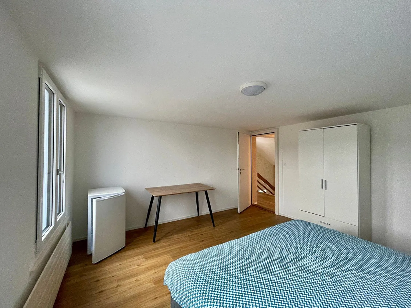 Chambre individuelle moderne, meublée, dans un emplacement central à Amriswil - Photo 3 sur 13