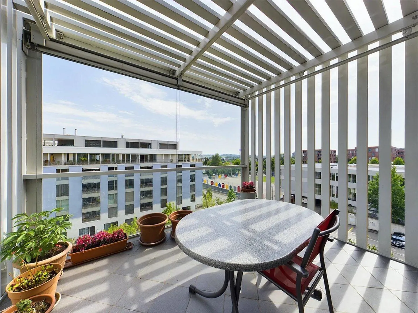 Appartement moderne de 5,5 pièces avec grand balcon à Zurich Affoltern - Photo 1 sur 7