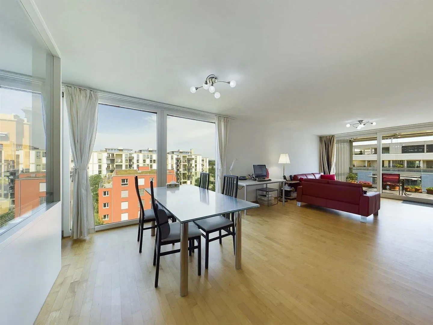 Appartement moderne de 5,5 pièces avec grand balcon à Zurich Affoltern - Photo 3 sur 7