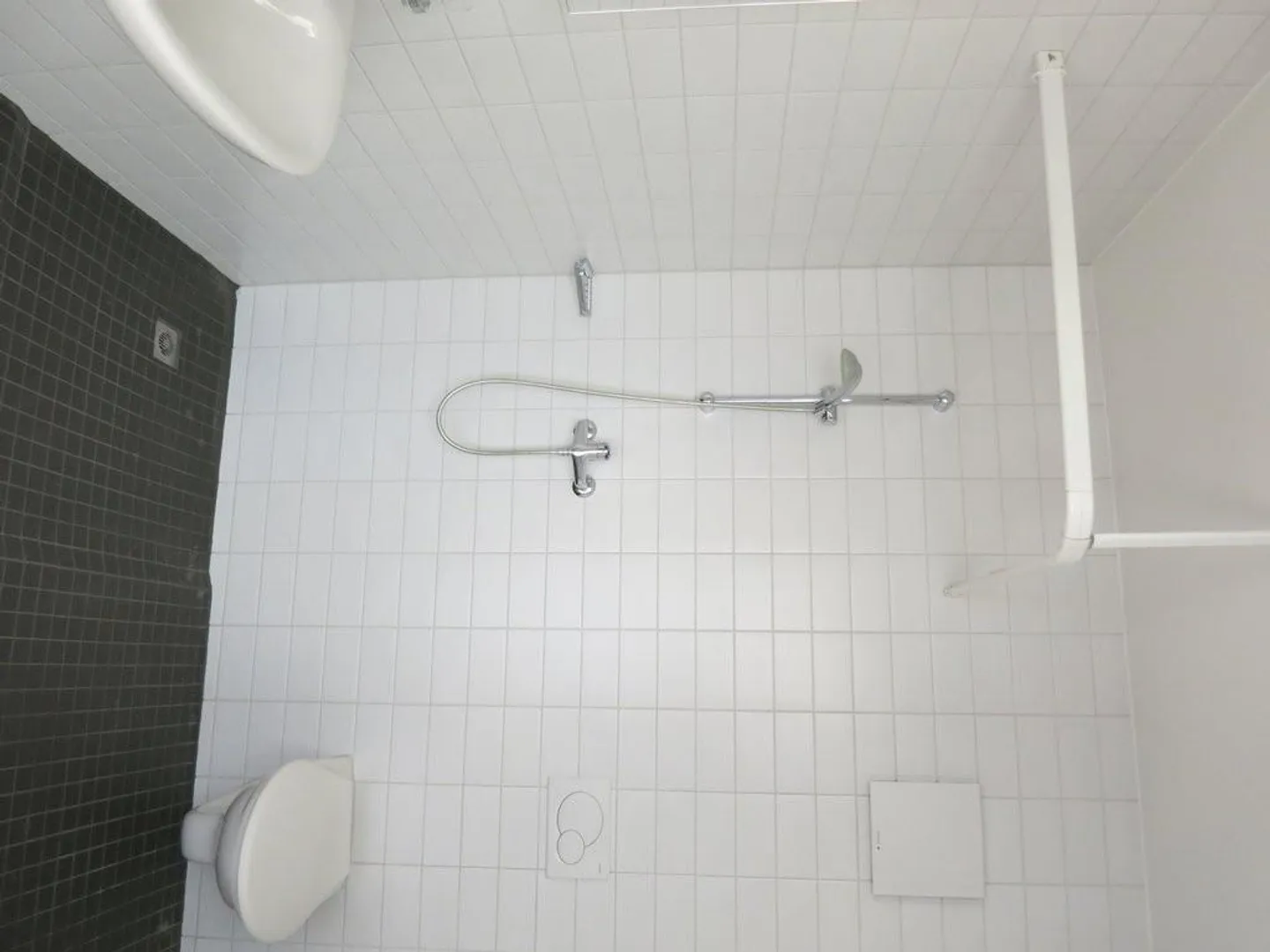 Modern city apartment in the center of Biel - Photo 6 of 8