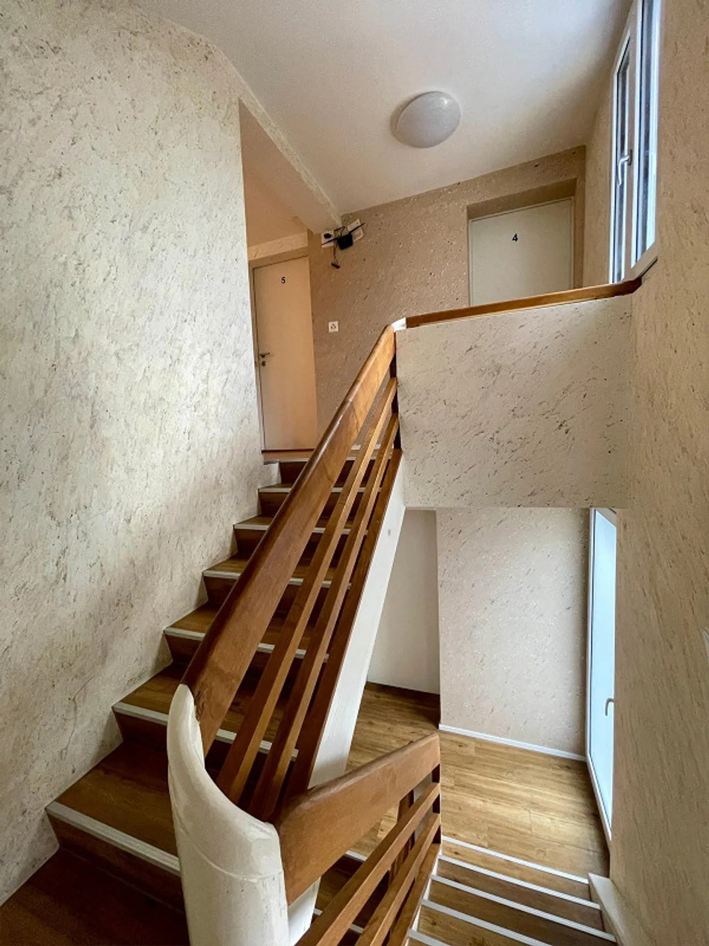 Chambre individuelle moderne, meublée, dans un emplacement central à Amriswil - Photo 9 sur 13