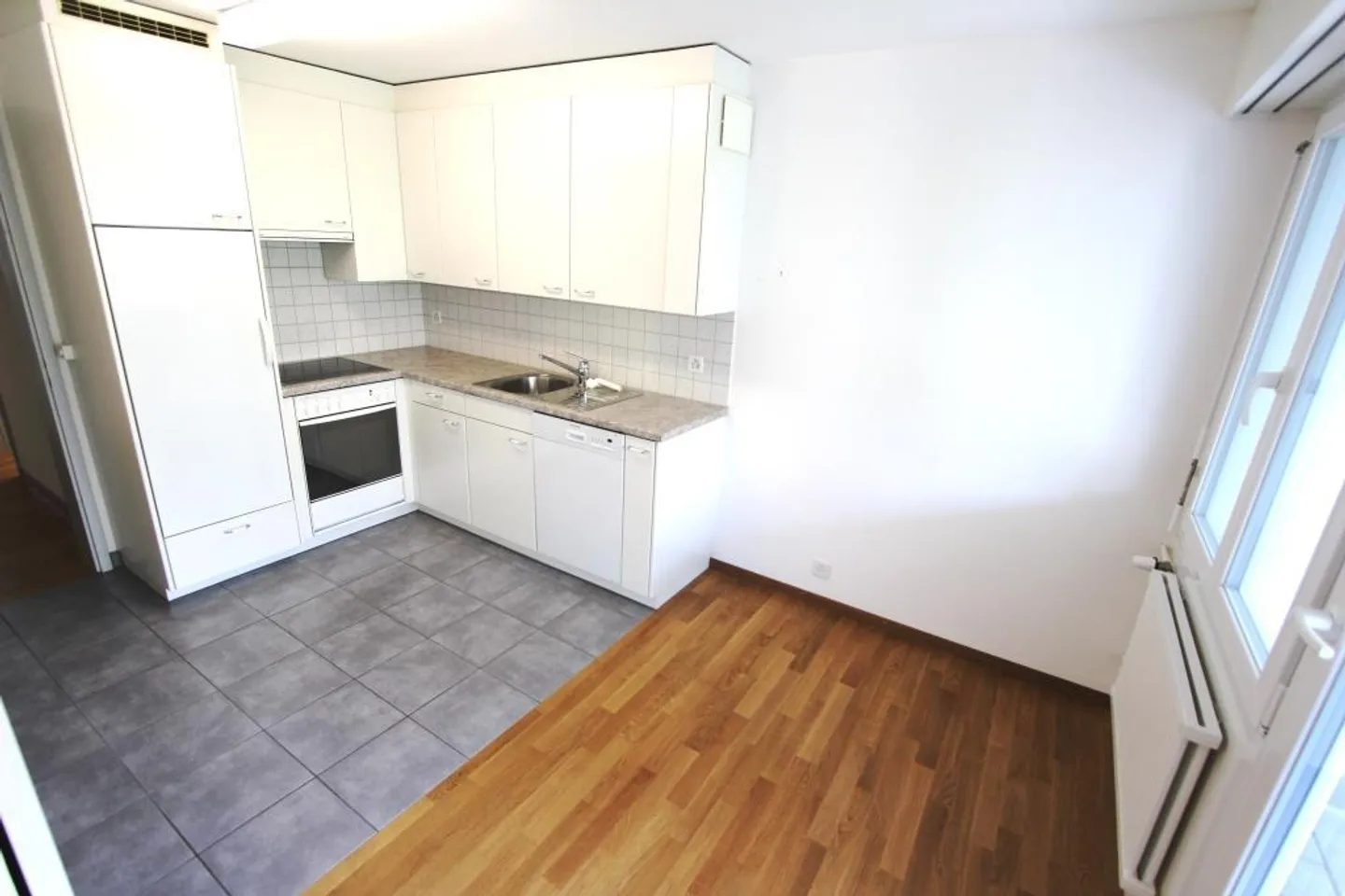 Cozy Family Apartment - Photo 2 of 7