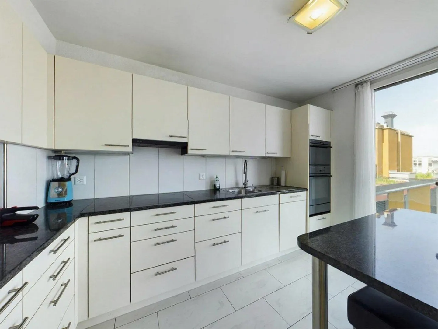 Appartement moderne de 5,5 pièces avec grand balcon à Zurich Affoltern - Photo 4 sur 7