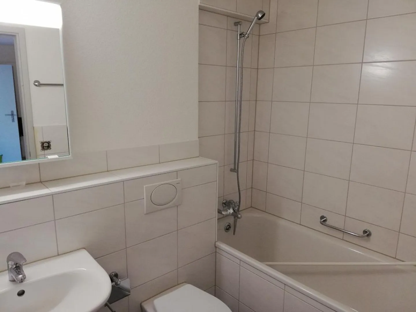 Cozy Family Apartment - Photo 4 of 7