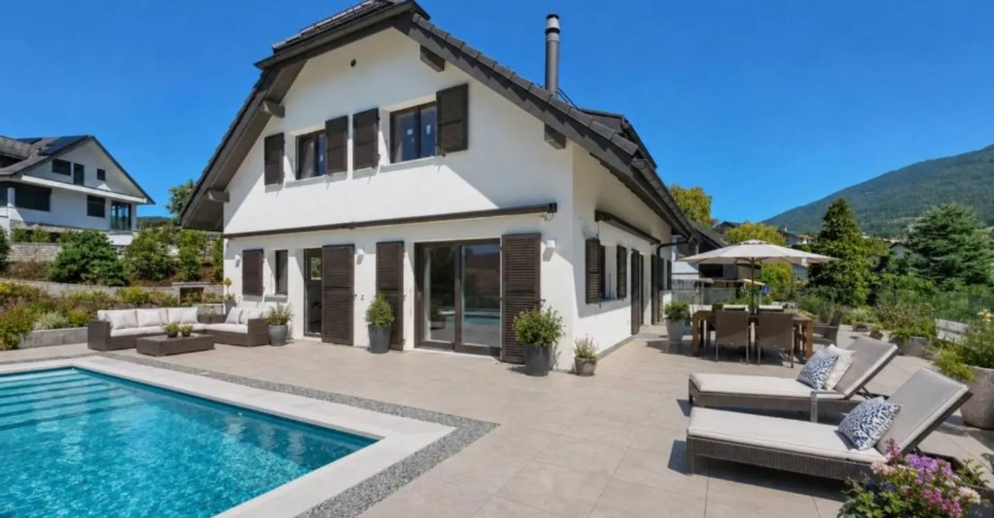 New! Individual villa with pool and magnificent lake view - Photo 1 of 12