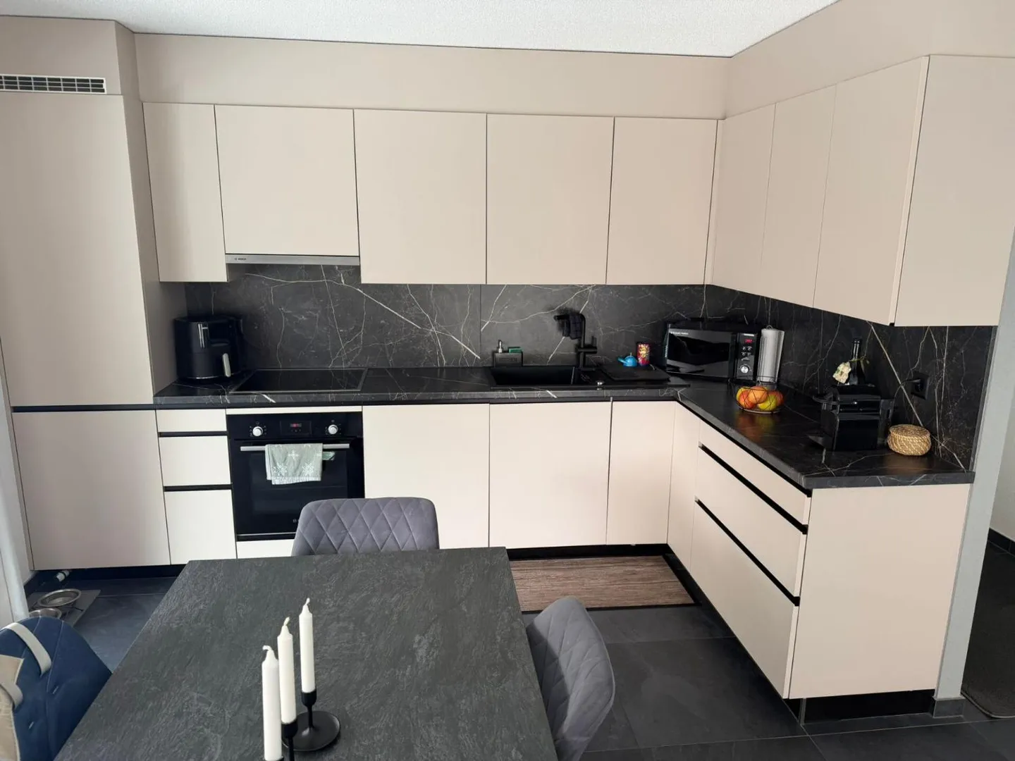 Geräumige und helle 3,5-Zimmer-Wohnung mit großer Terrasse in Saxon - Foto 3 von 13