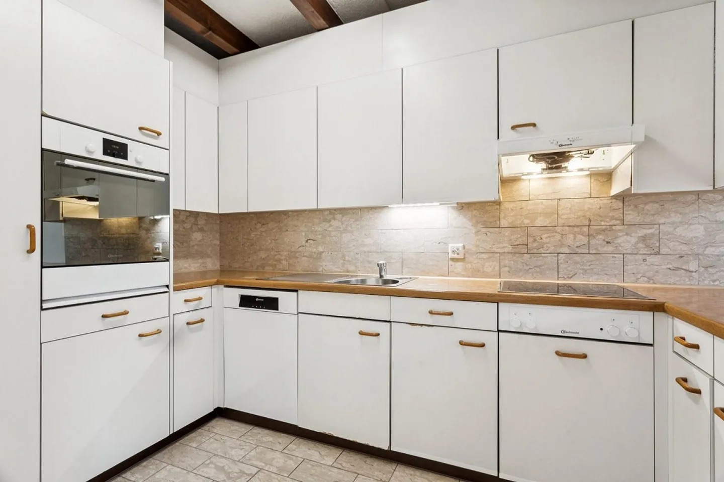 Ottimo appartamento duplex - Camino - 2 balconi - Posizione ideale! - Foto 4 di 13