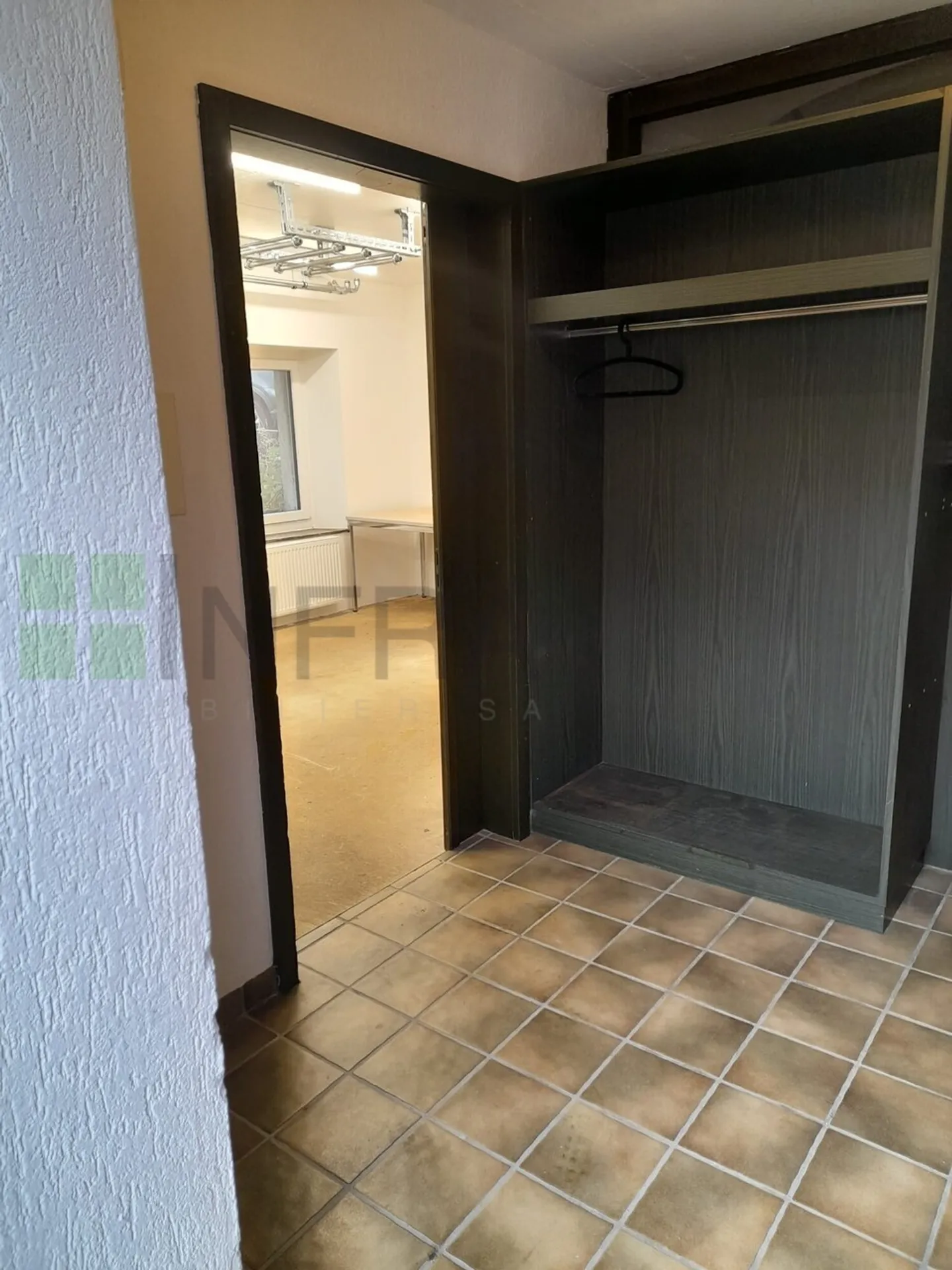 Commercial for rent - Photo 2 of 5