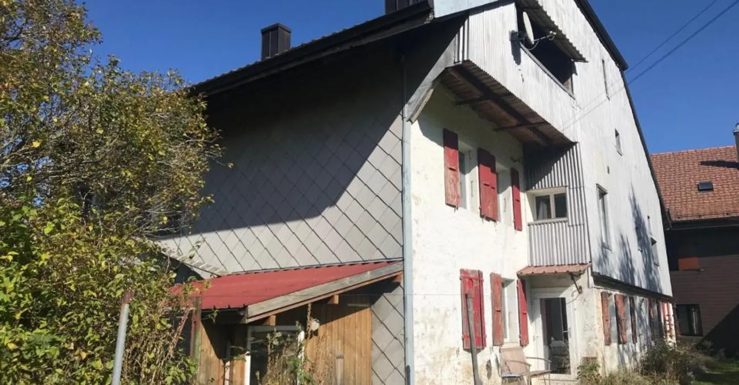 CASA DI VILLAGGIO DA TRASFORMARE CON PERMESSO VALIDO PER UNA VILLA INDIVIDUALE - Foto 1 di 12