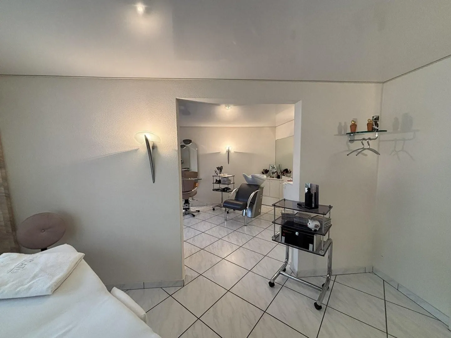 Opportunité unique ! Voulez-vous reprendre un salon de coiffure ? - Photo 6 sur 11