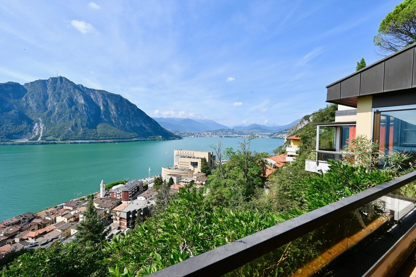  Villa con 2 Appartamenti Indipendenti e Splendida Vista Lago a 180° - Photo 2 of 25