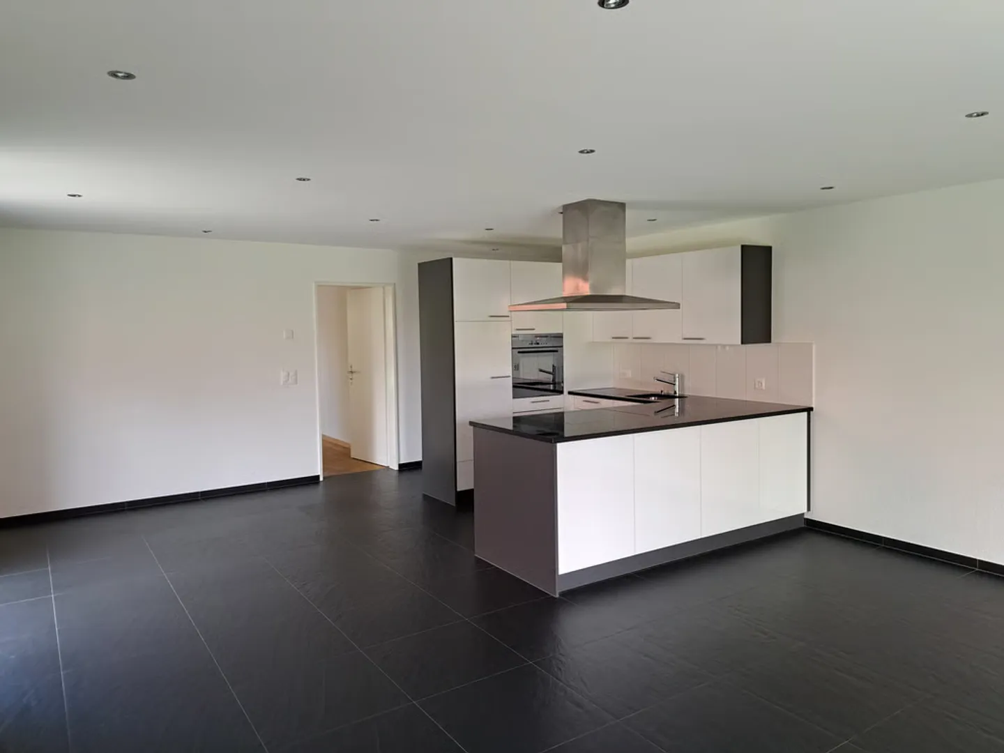 Appartement attrayant avec jardin d'hiver - Photo 2 sur 8