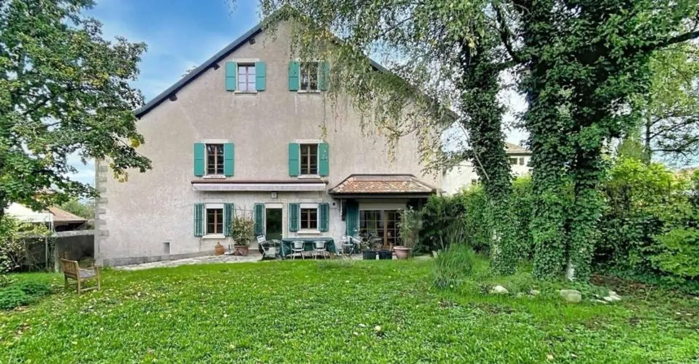 Exclusive: farmhouse with multiple accommodations - Photo 2 of 3