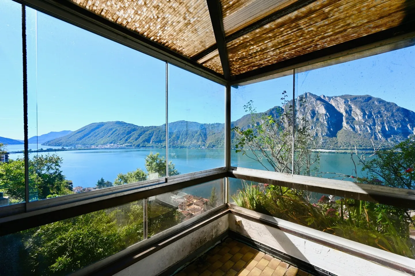 Villa con 2 Appartamenti Indipendenti e Splendida Vista Lago a 180° - Photo 22 of 25