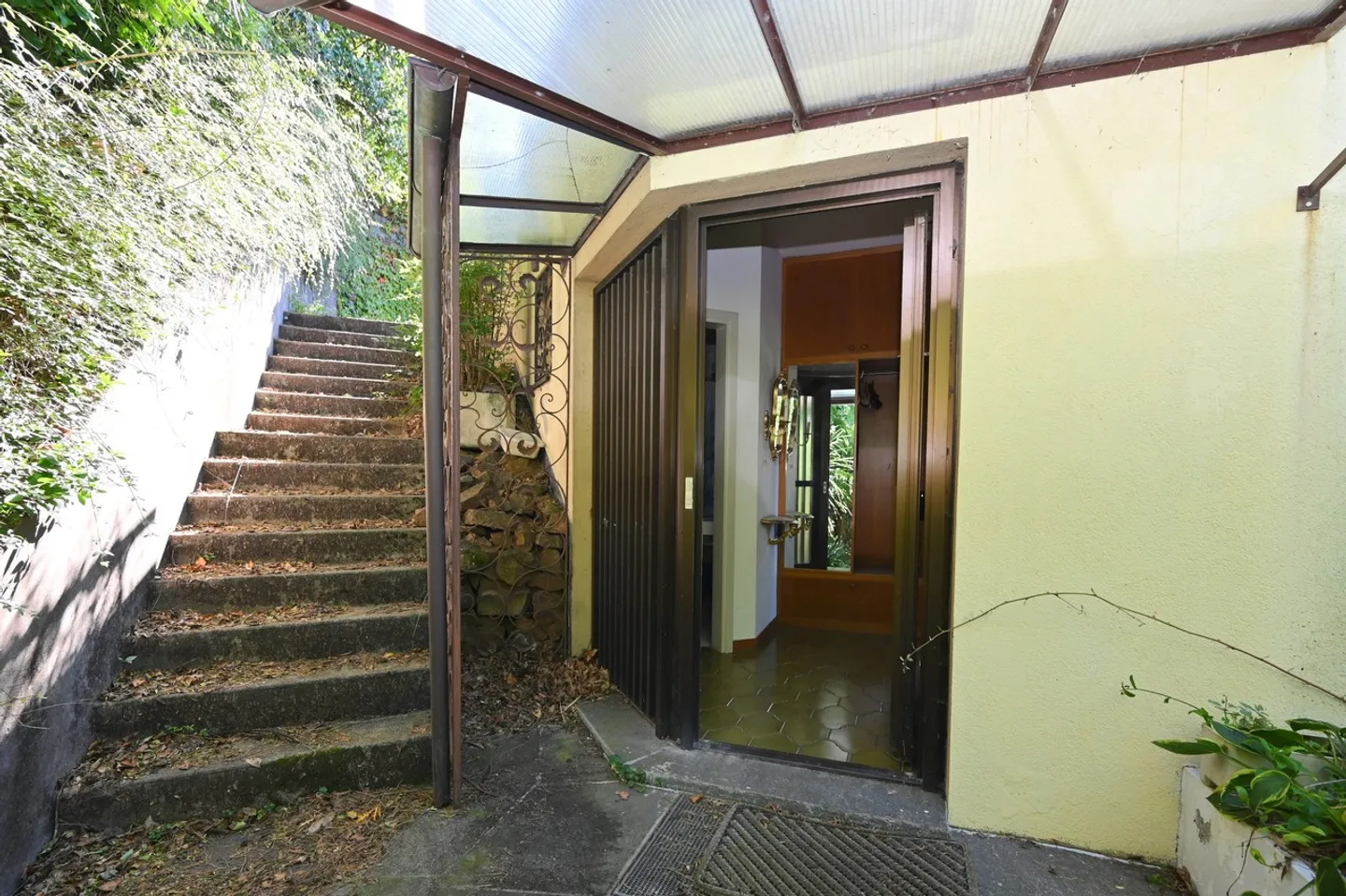  Villa con 2 Appartamenti Indipendenti e Splendida Vista Lago a 180° - Photo 24 of 25