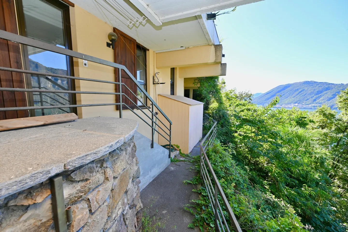  Villa con 2 Appartamenti Indipendenti e Splendida Vista Lago a 180° - Photo 25 of 25
