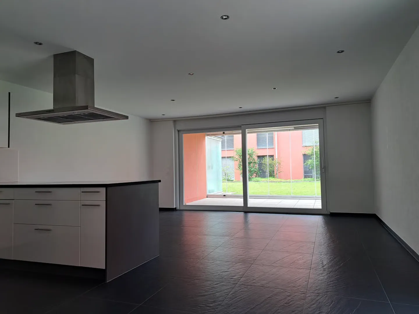 Appartement attrayant avec jardin d'hiver - Photo 3 sur 8