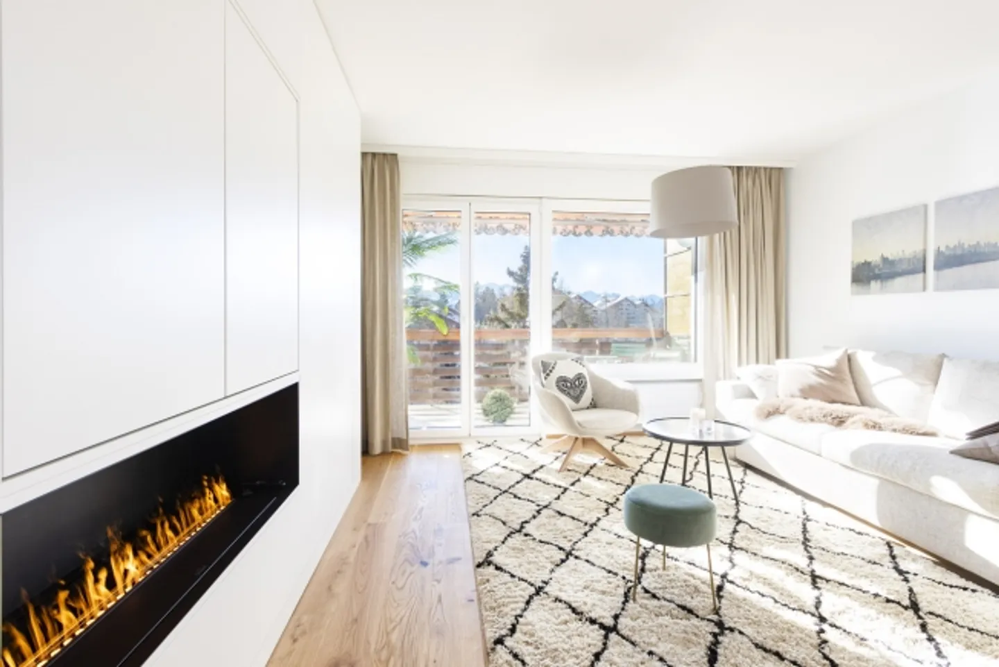 LOCATION WEEK 4 rooms located in front of the ski lifts - Photo 1 of 12