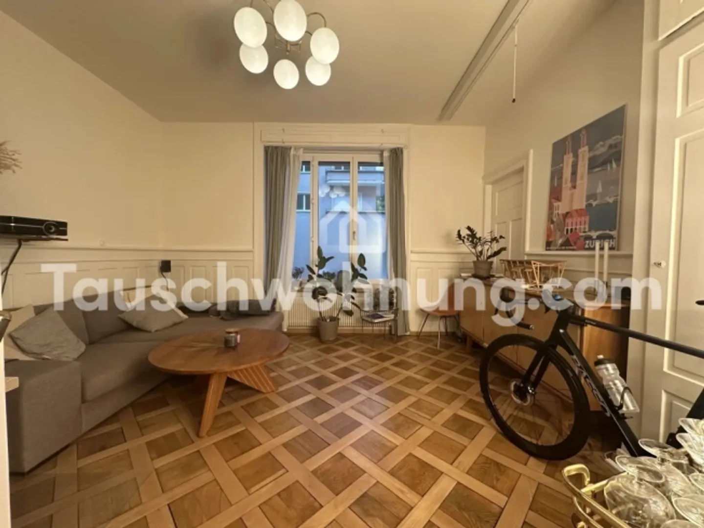 Appartamento affascinante di 2,5 stanze in un vecchio edificio con accesso alla terrazza sul tetto - Foto 1 di 3