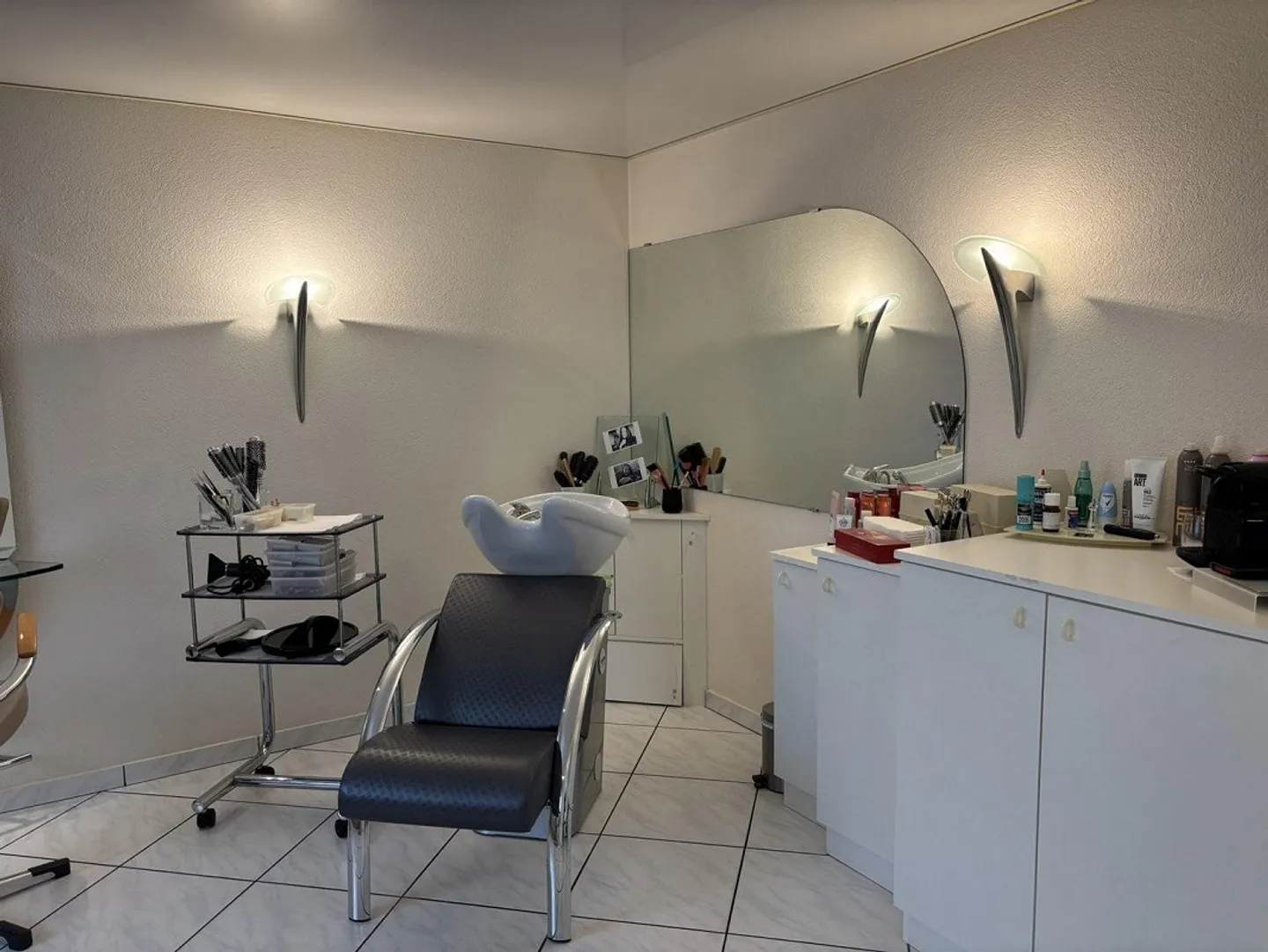 Opportunité unique ! Voulez-vous reprendre un salon de coiffure ? - Photo 9 sur 11