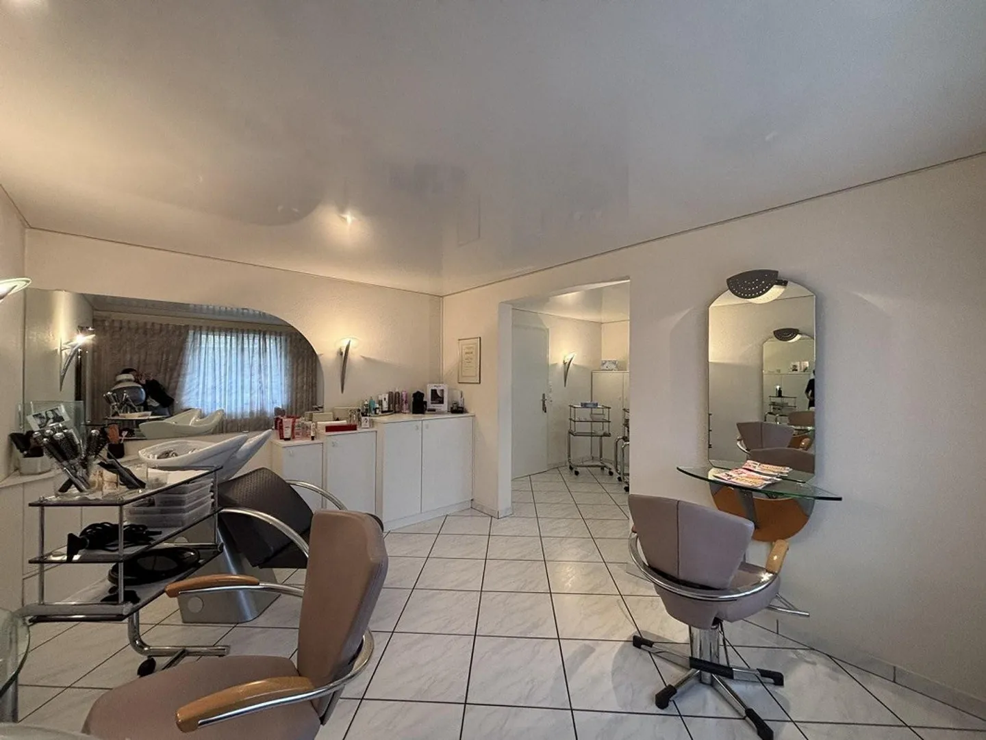 Opportunité unique ! Voulez-vous reprendre un salon de coiffure ? - Photo 10 sur 11