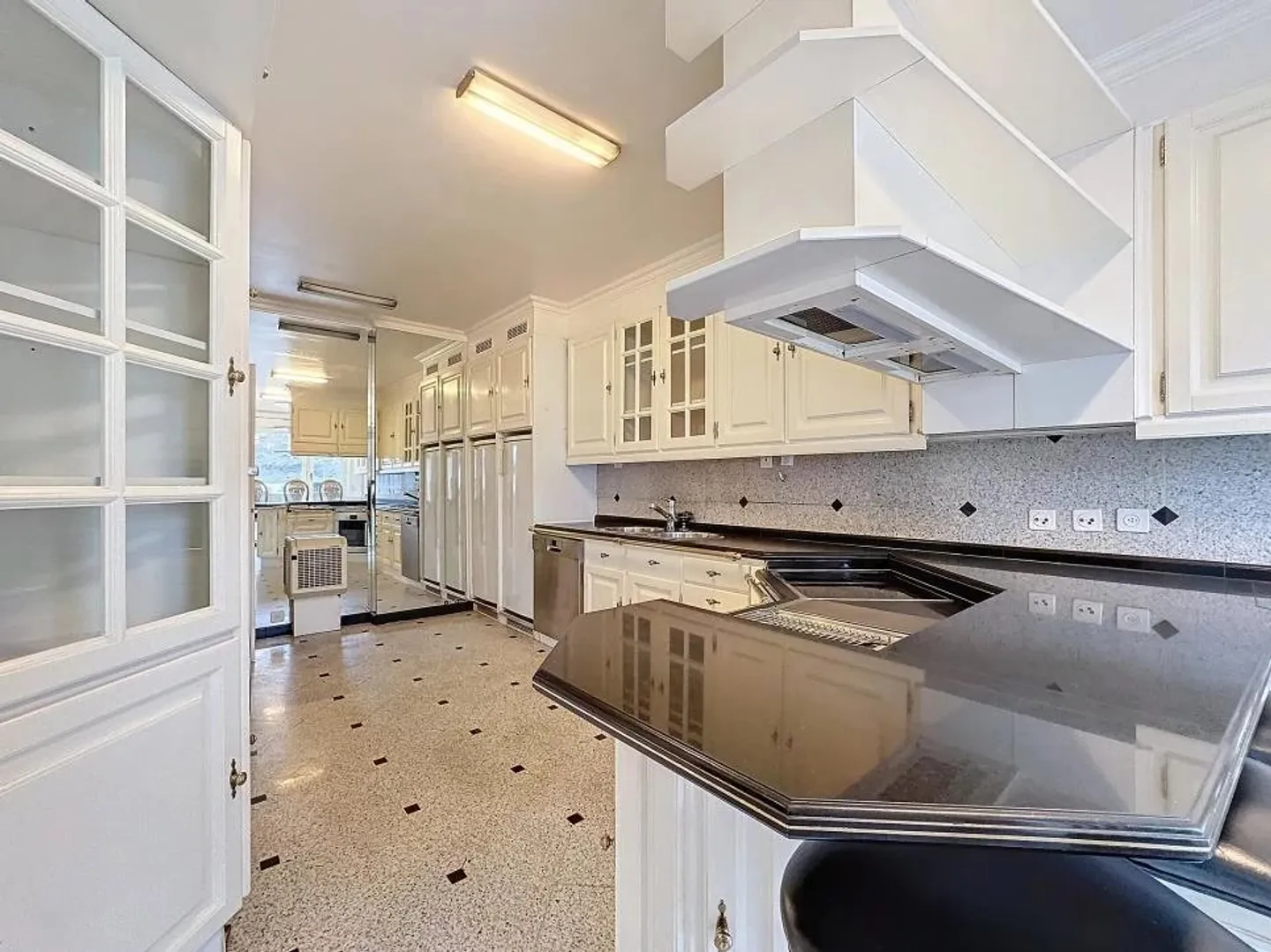 Duplex spacieux dans une résidence calme et arborée - Photo 4 sur 13