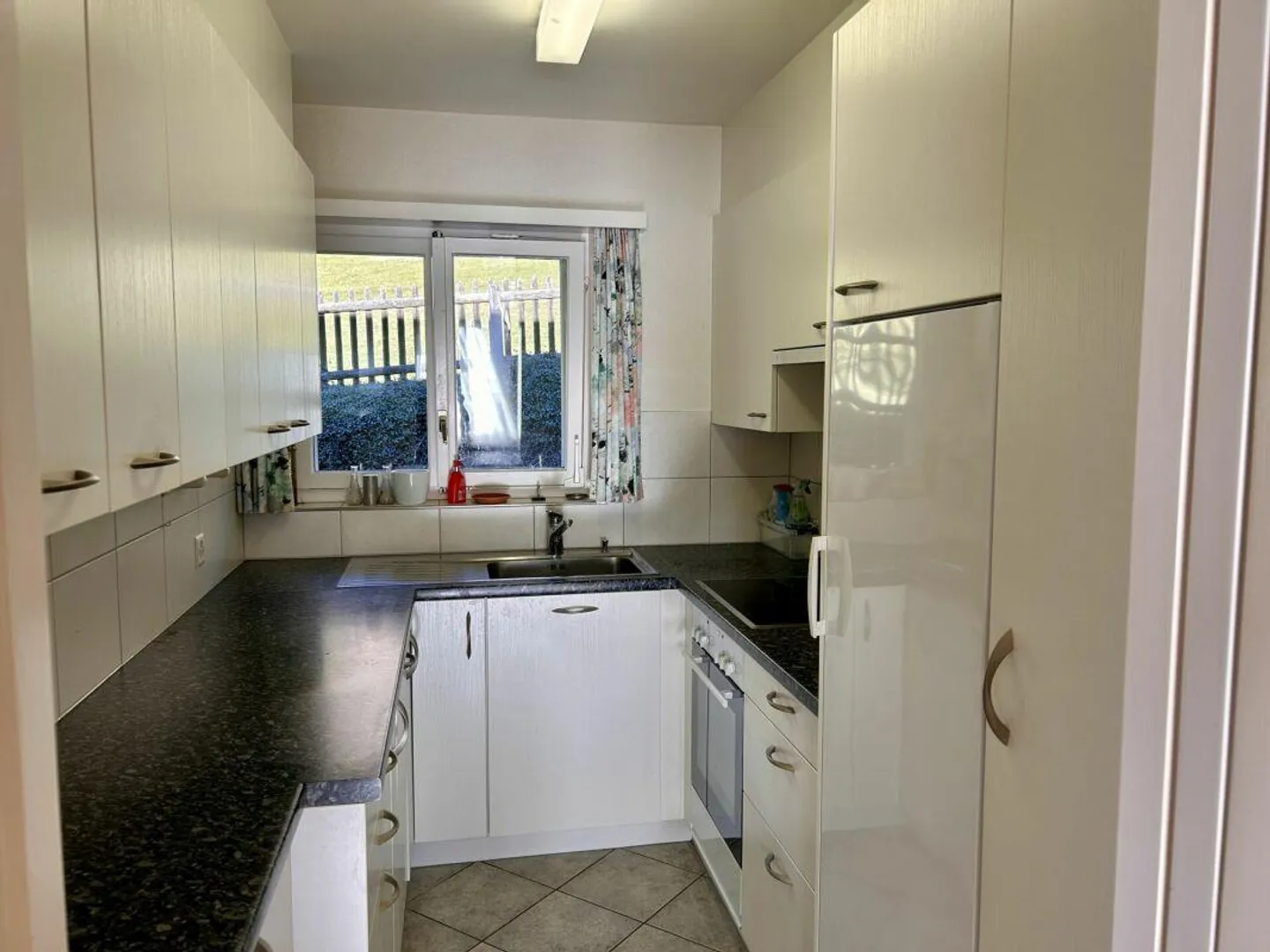 Maison individuelle dans la verdure avec vue imprenable et espace environnant - Photo 5 sur 19