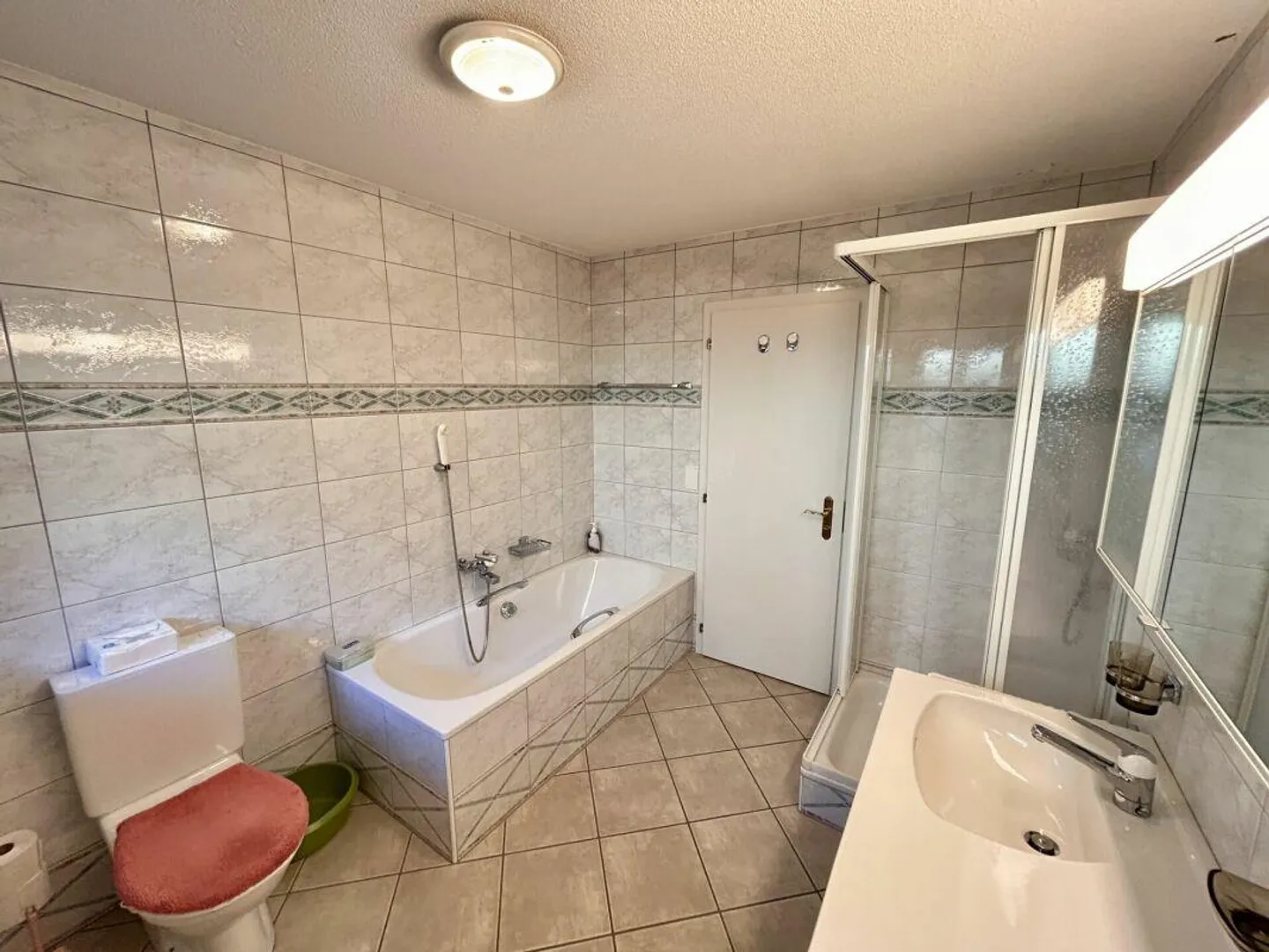 Maison individuelle dans la verdure avec vue imprenable et espace environnant - Photo 6 sur 19