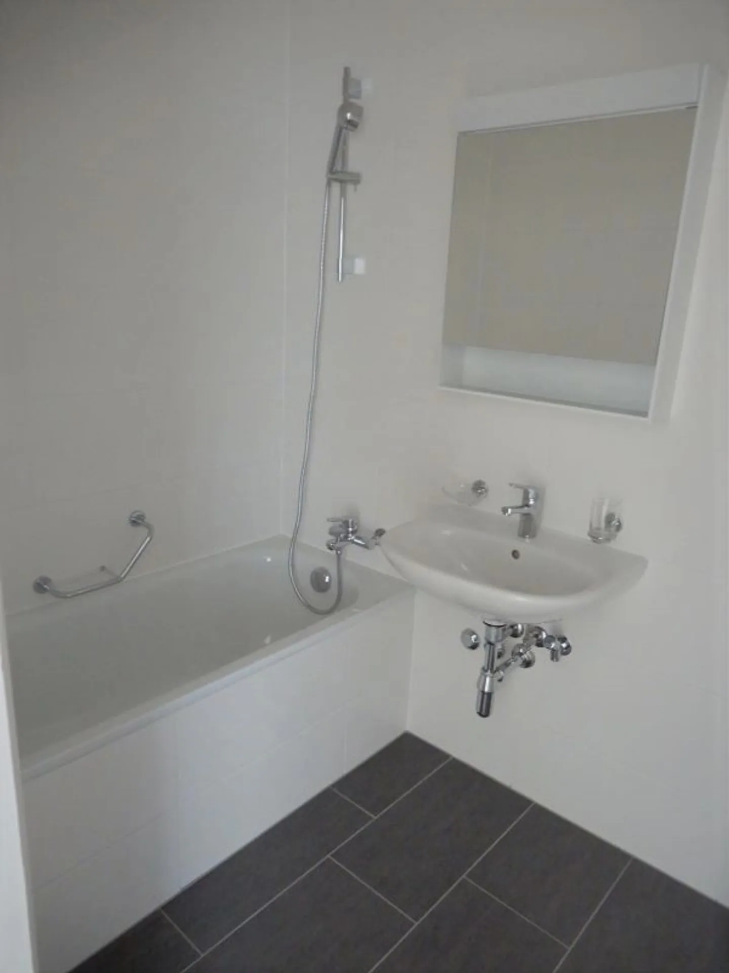 Appartement avec 5 pièces et balcon à Vernier - Photo 2 sur 2