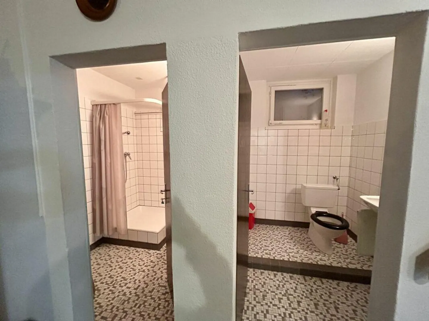 Maison individuelle dans la verdure avec vue imprenable et espace environnant - Photo 13 sur 19