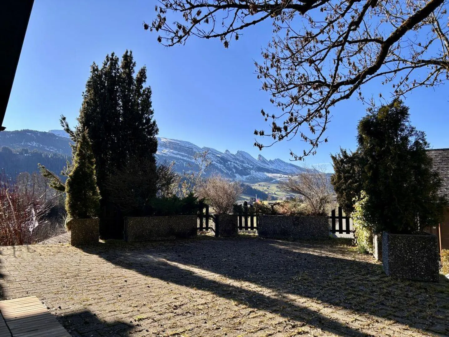 Maison individuelle dans la verdure avec vue imprenable et espace environnant - Photo 16 sur 19