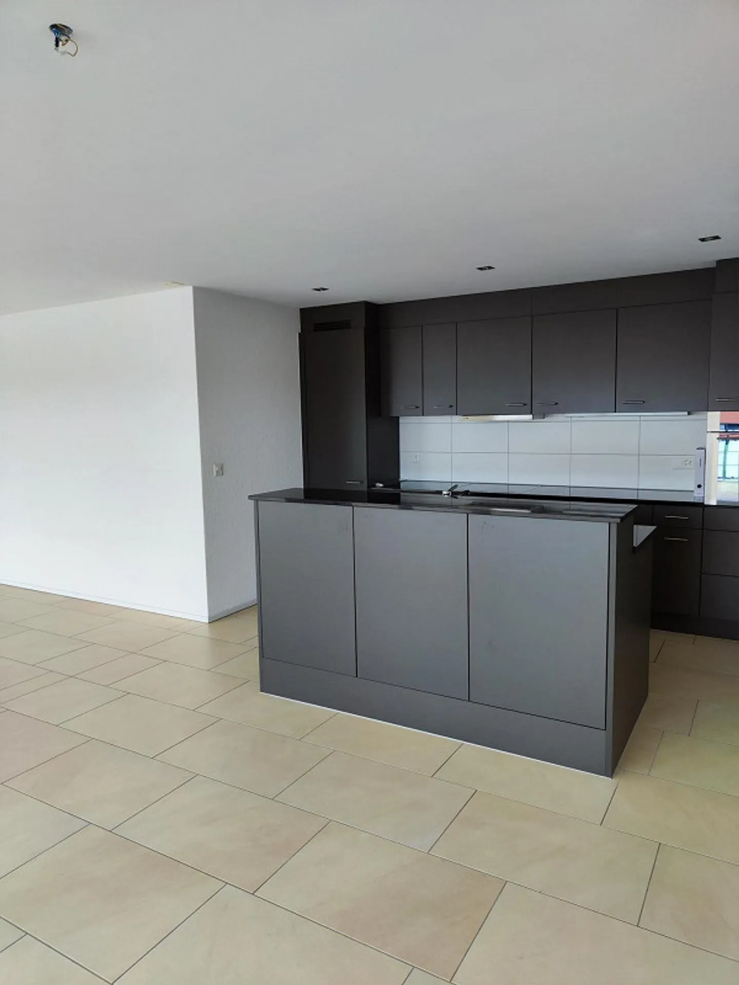 Appartement moderne de 3,5 pièces avec balcon à Kreuzlingen - Photo 2 sur 13