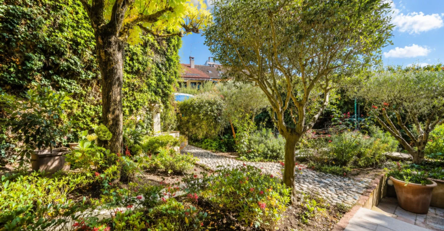 Charming historic village house with generous volumes - Photo 10 of 11