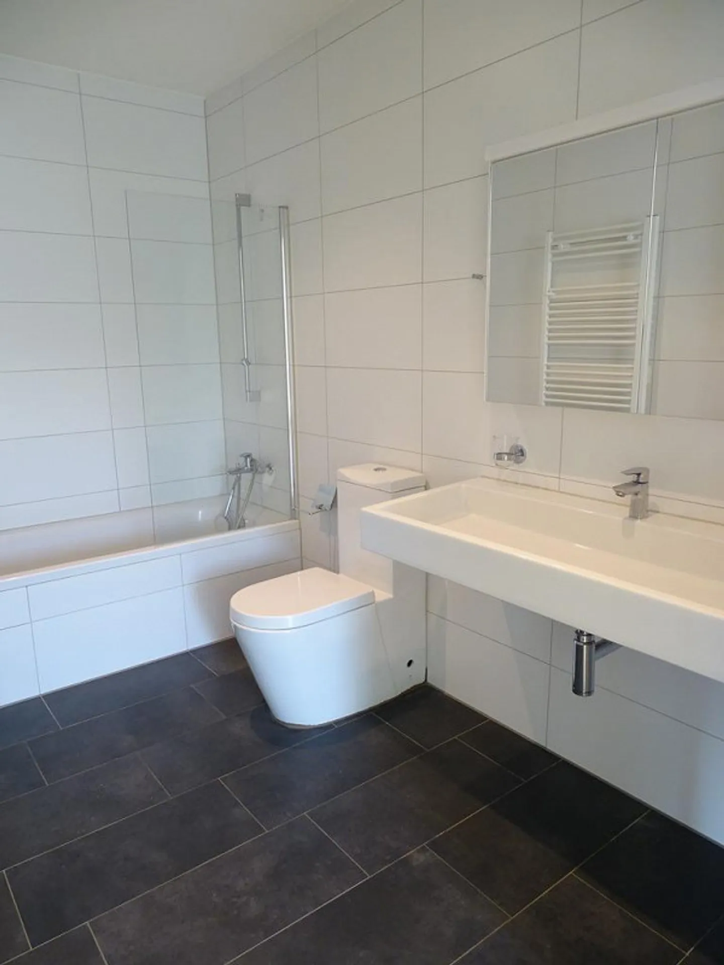 Appartement moderne de 3,5 pièces à louer dans un emplacement central - Photo 5 sur 11