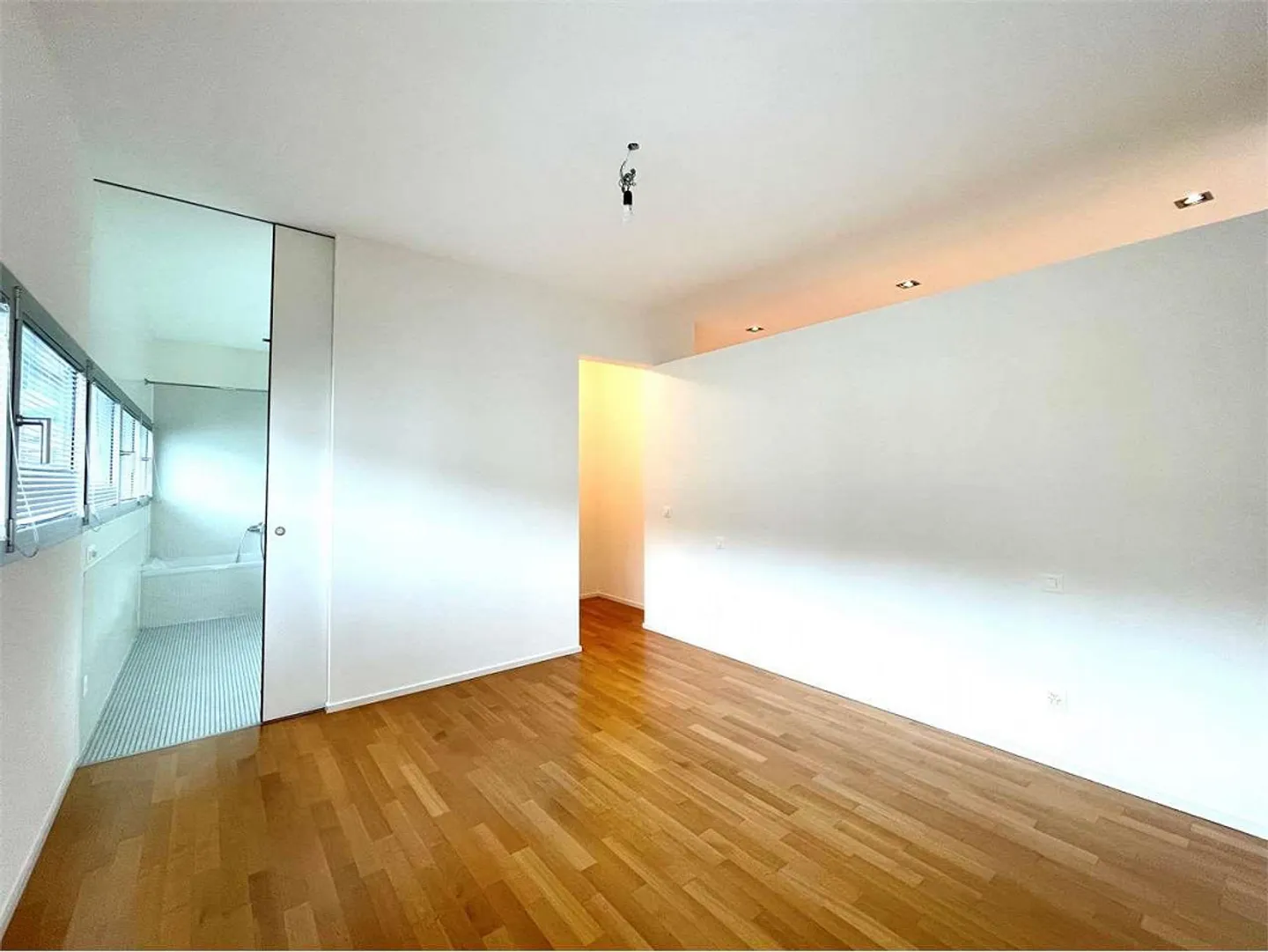 Lugano Zentrum - Modernes 2,5-Zimmer-Wohnung mit großem Dachterrasse exklusiv - Foto 2 von 8