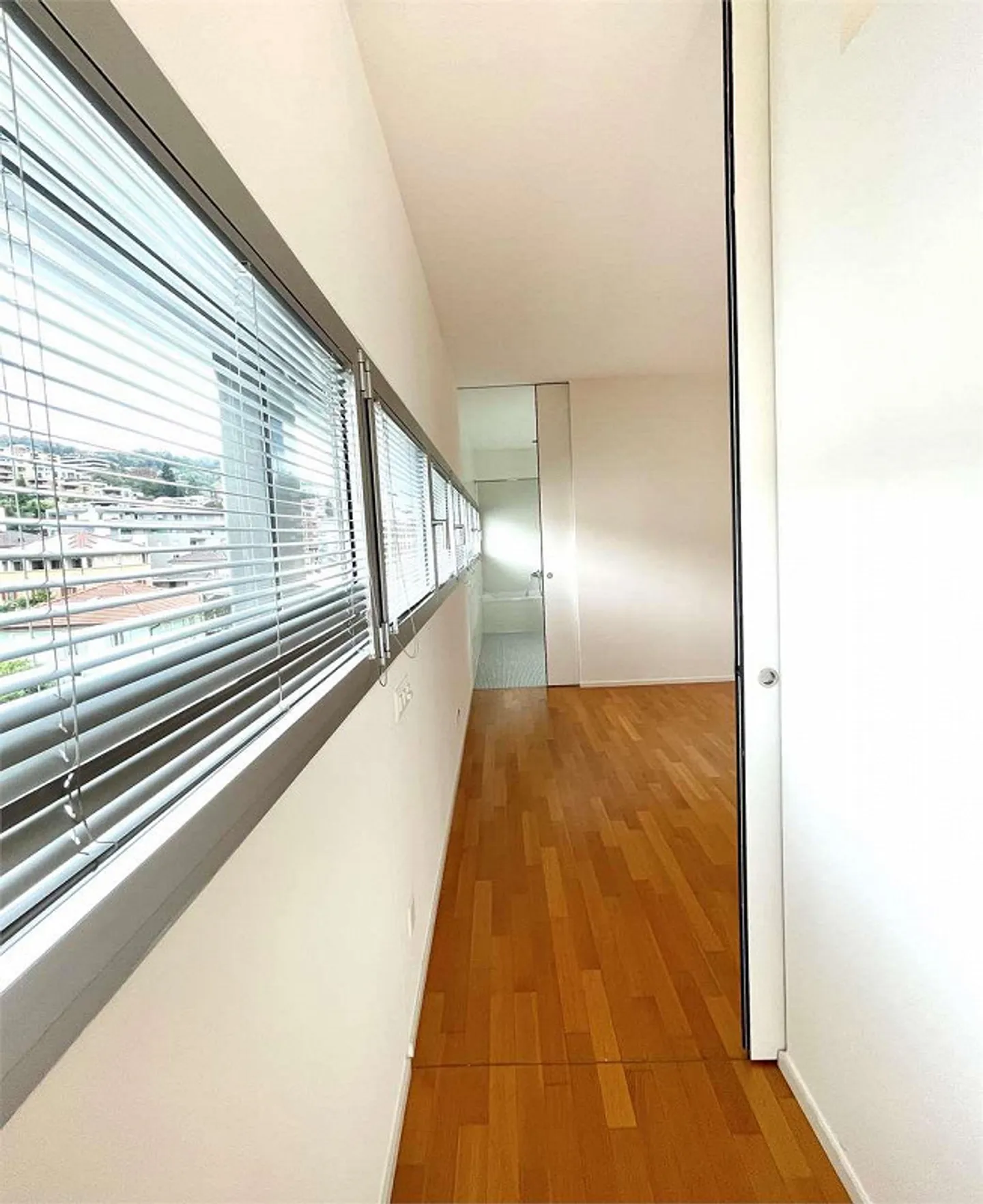 Lugano Zentrum - Modernes 2,5-Zimmer-Wohnung mit großem Dachterrasse exklusiv - Foto 3 von 8