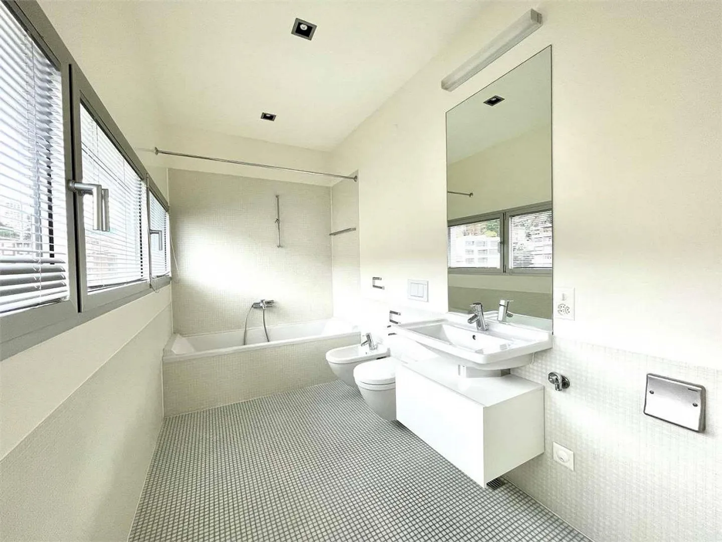 Lugano Zentrum - Modernes 2,5-Zimmer-Wohnung mit großem Dachterrasse exklusiv - Foto 6 von 8