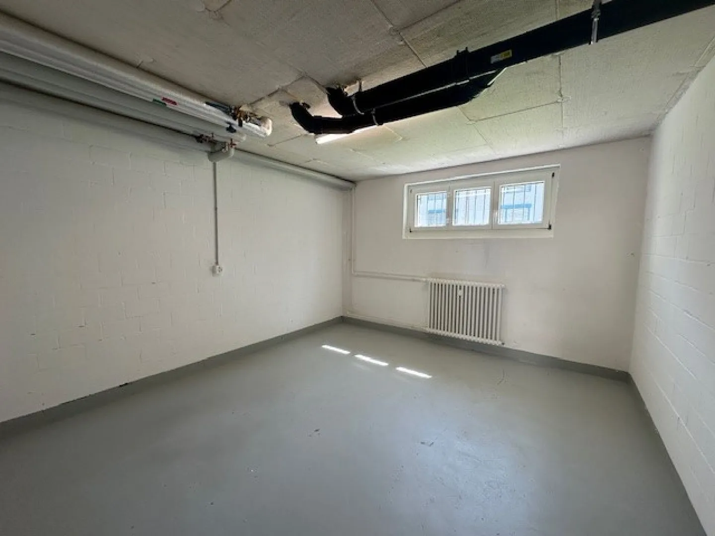 Spacious Craft Room - Photo 3 of 3