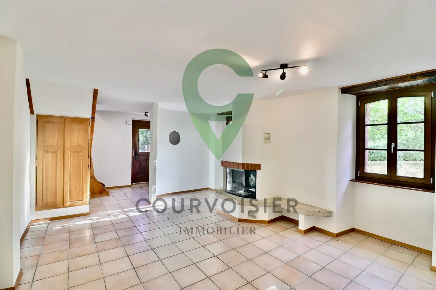 Casa di carattere con giardino privato nel cuore di Gilly - Foto 3 di 14