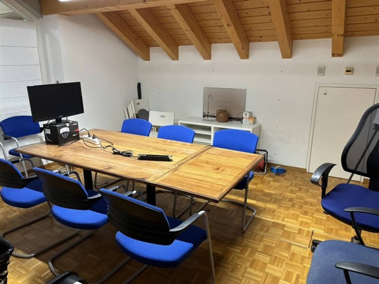 Geräumiger Büroraum in bester Lage - Foto 3 von 3