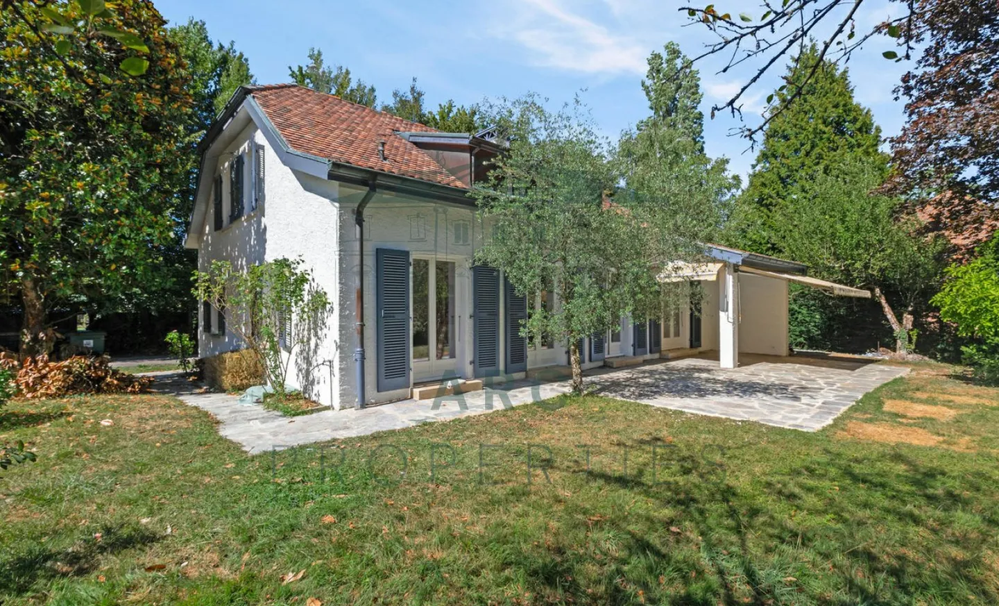 OAK-BOUGERIES - MAGNIFICENT RENOVATED FAMILY HOUSE - Photo 6 of 6