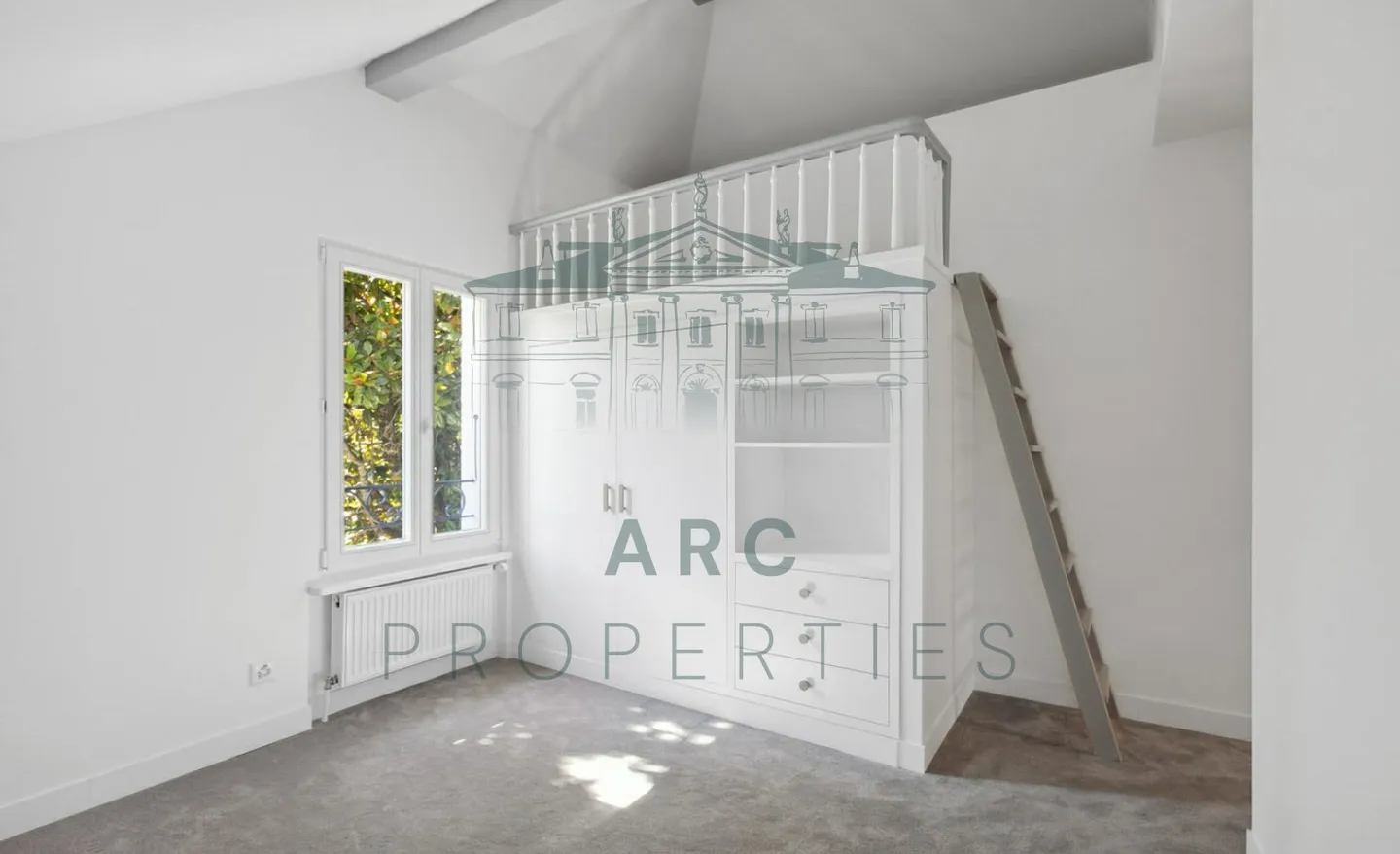 OAK-BOUGERIES - MAGNIFICENT RENOVATED FAMILY HOUSE - Photo 5 of 6