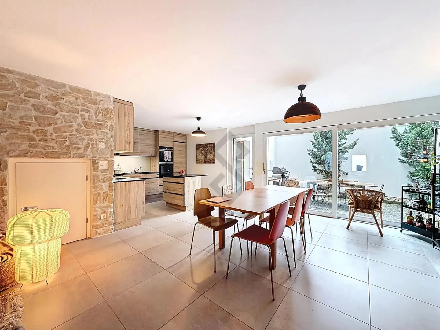 Spacious Apartment with Terraces - Photo 3 of 13