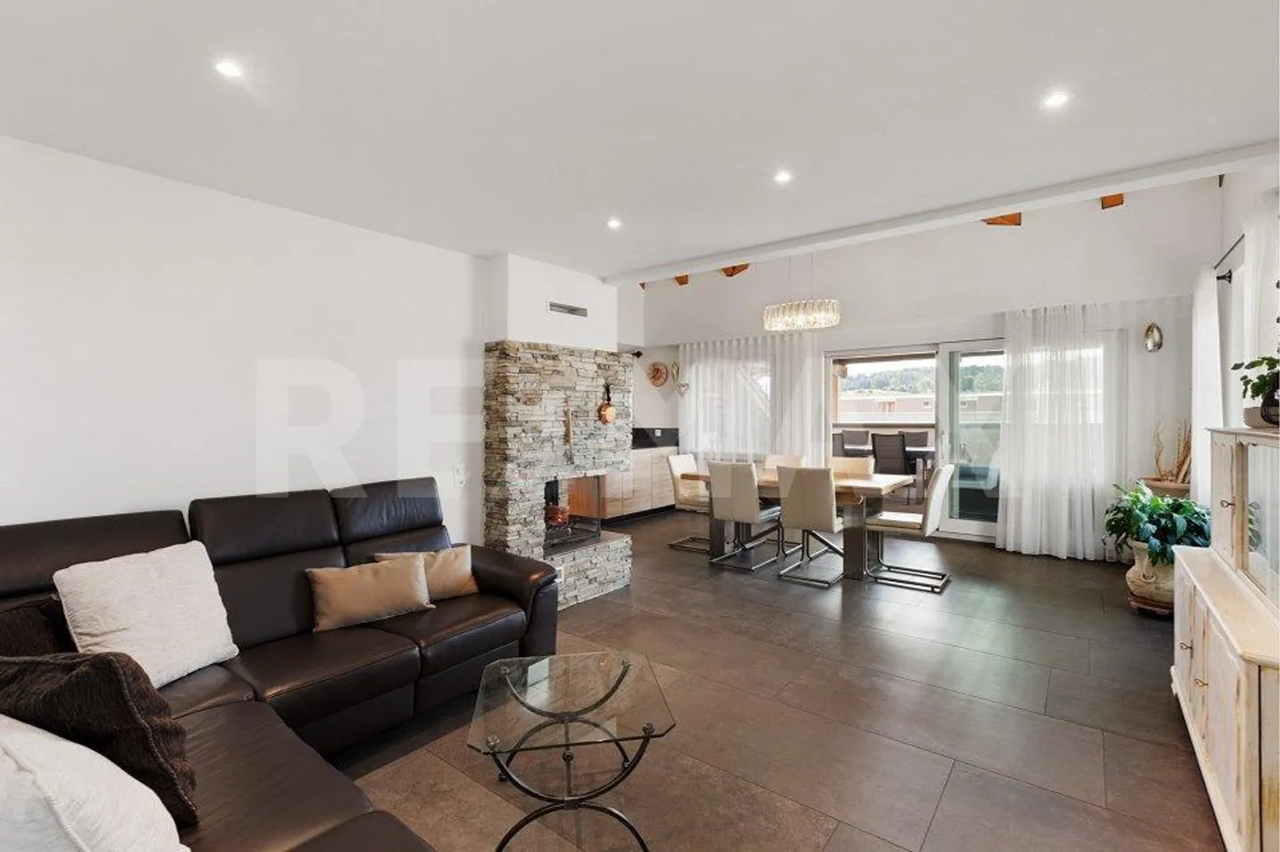 Newly built, quiet and modern 4.5-room apartment with large terrace - Photo 2 of 10