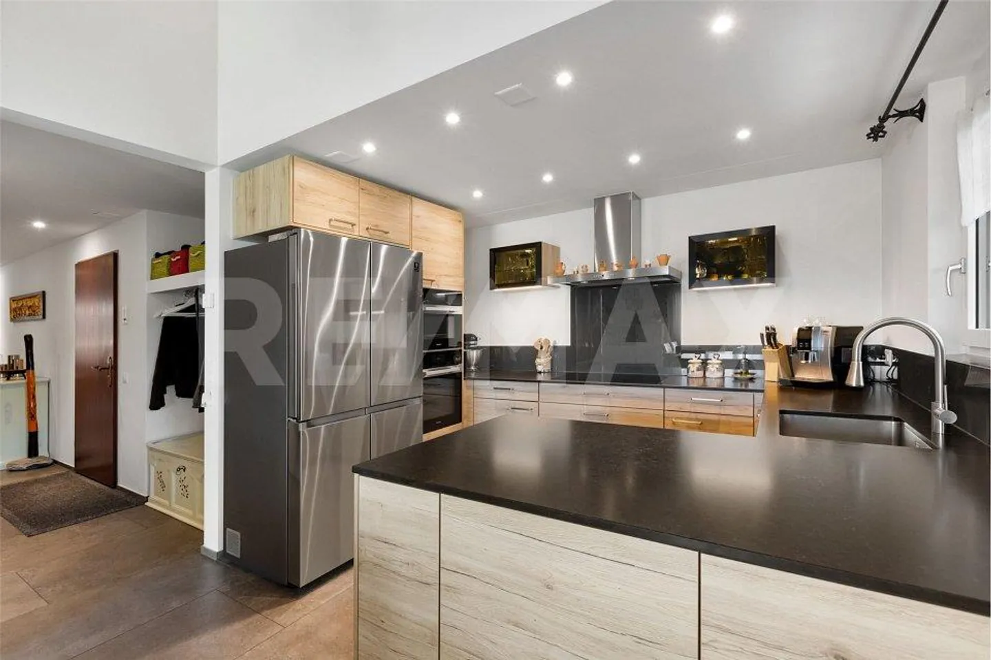 Newly built, quiet and modern 4.5-room apartment with large terrace - Photo 3 of 10