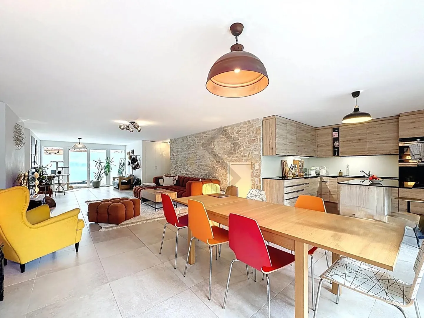 Spacious Apartment with Terraces - Photo 4 of 13