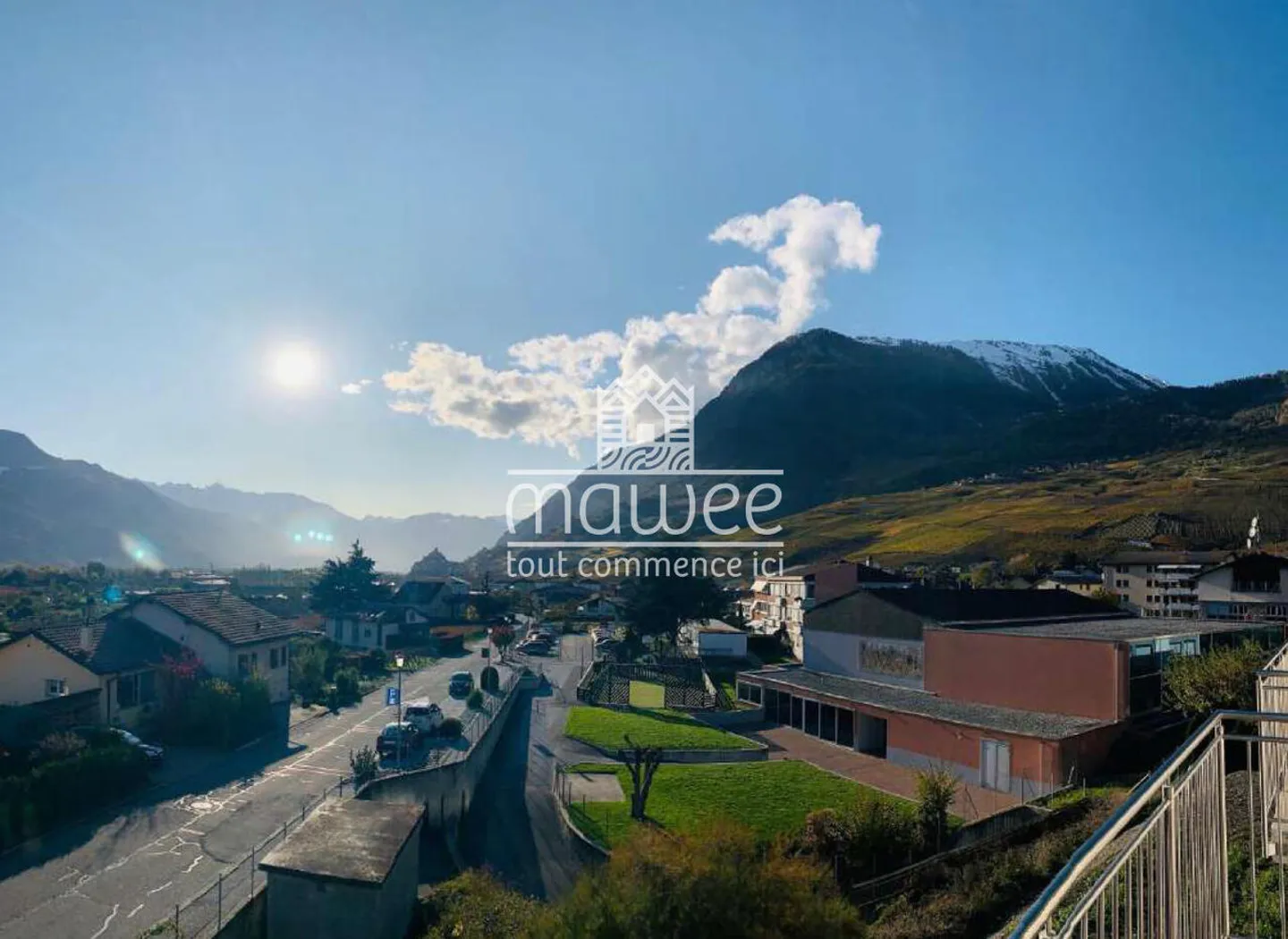 Appartement lumineux avec balcon et vue sur la plaine du Rhône - Photo 1 sur 2