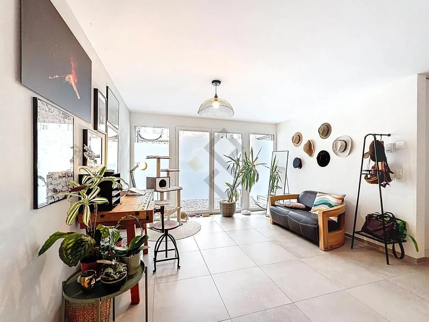 Spacious Apartment with Terraces - Photo 6 of 13